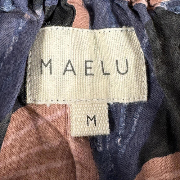 Abstract Patterned Women's Cropped Pants - Picture 2 of 9